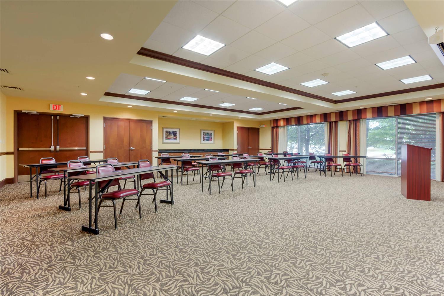 Comfort Suites West of The Ashley 40/46
