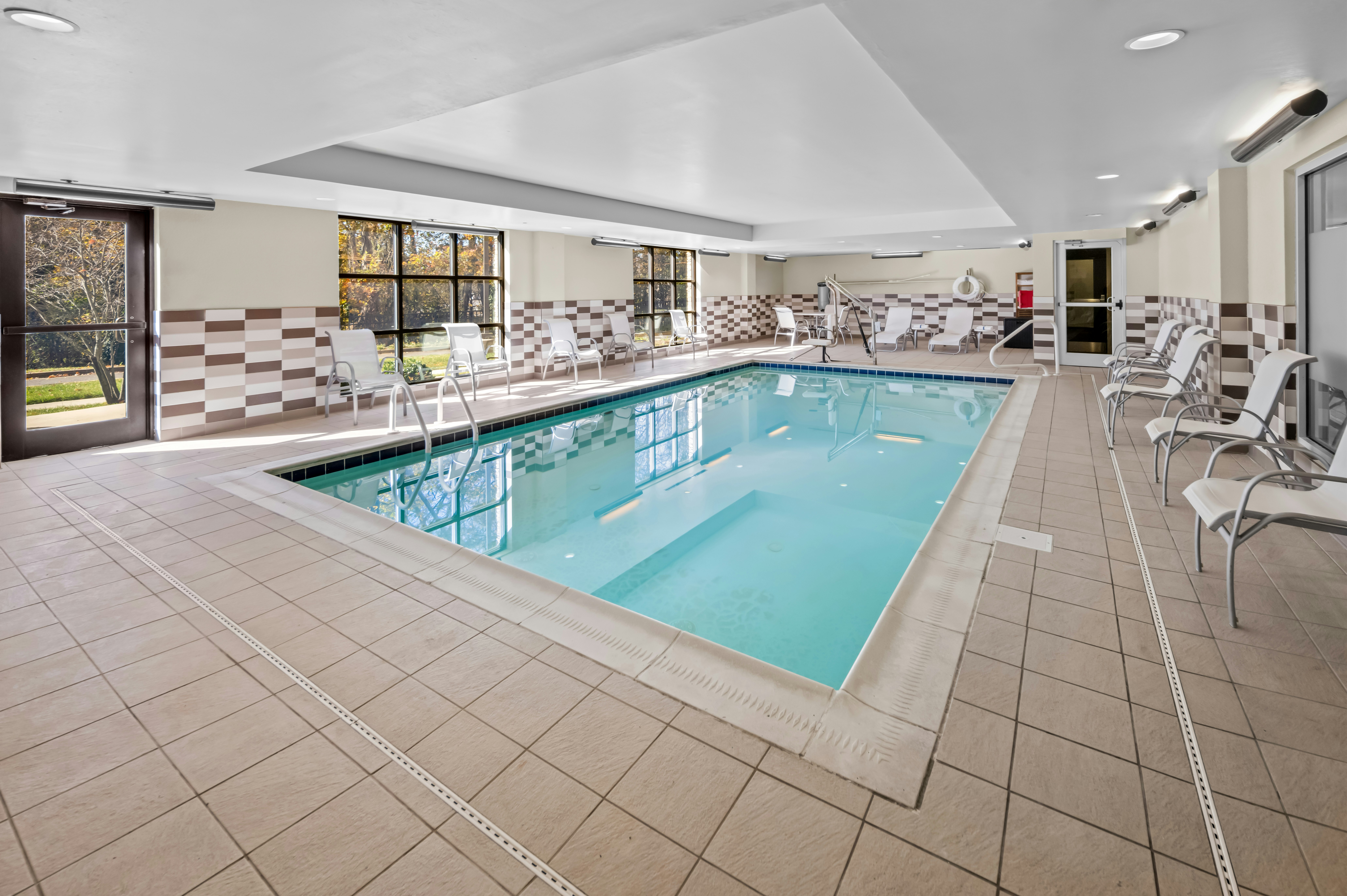 Hampton Inn & Suites Camp Springs/ Andrews Afb 14/29