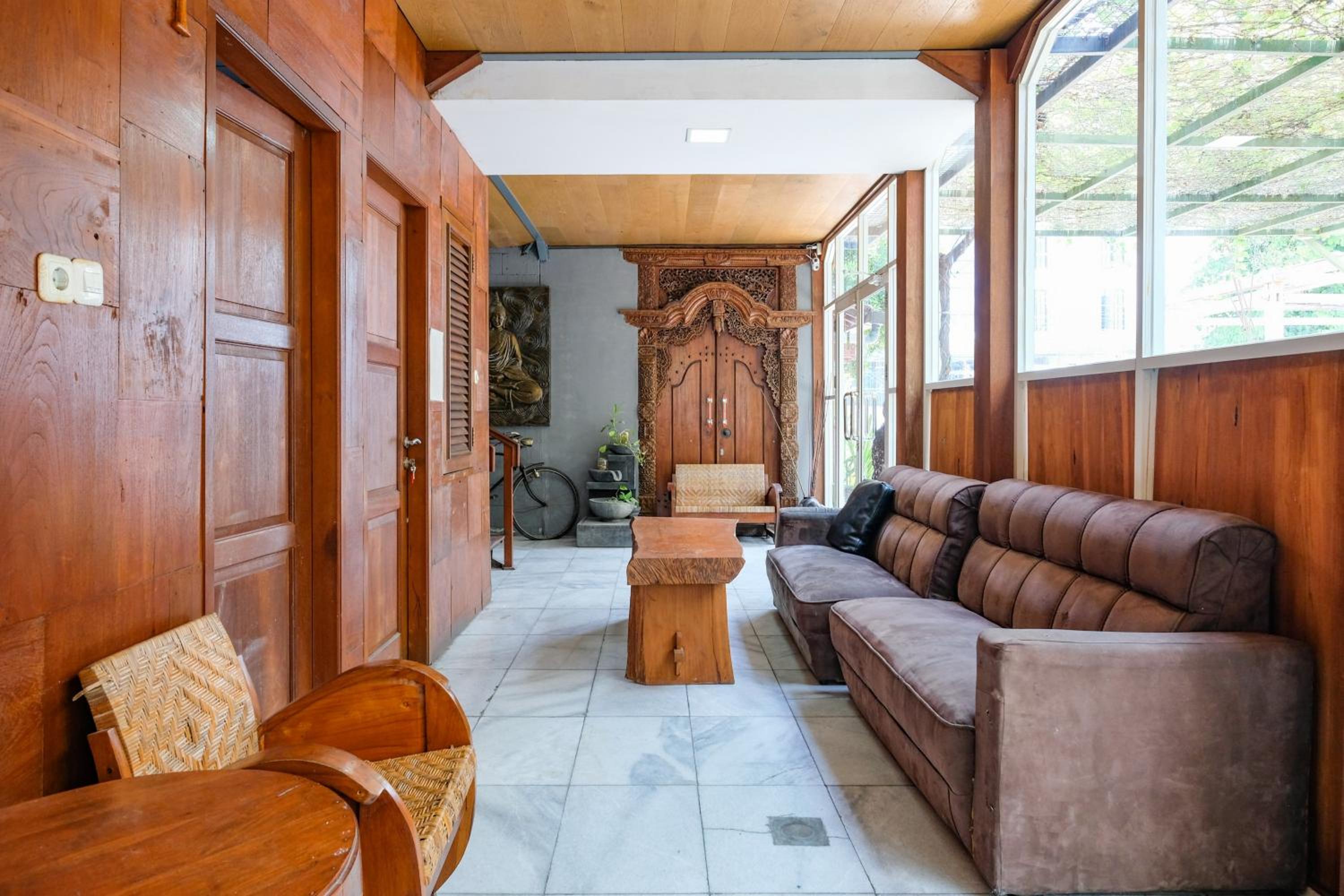 OYO 4016 Tan Jokteng Guest House 33/51