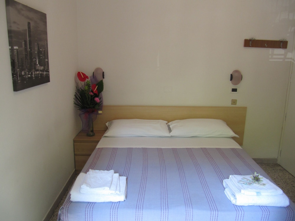 Villa Elia Hotel 10/40