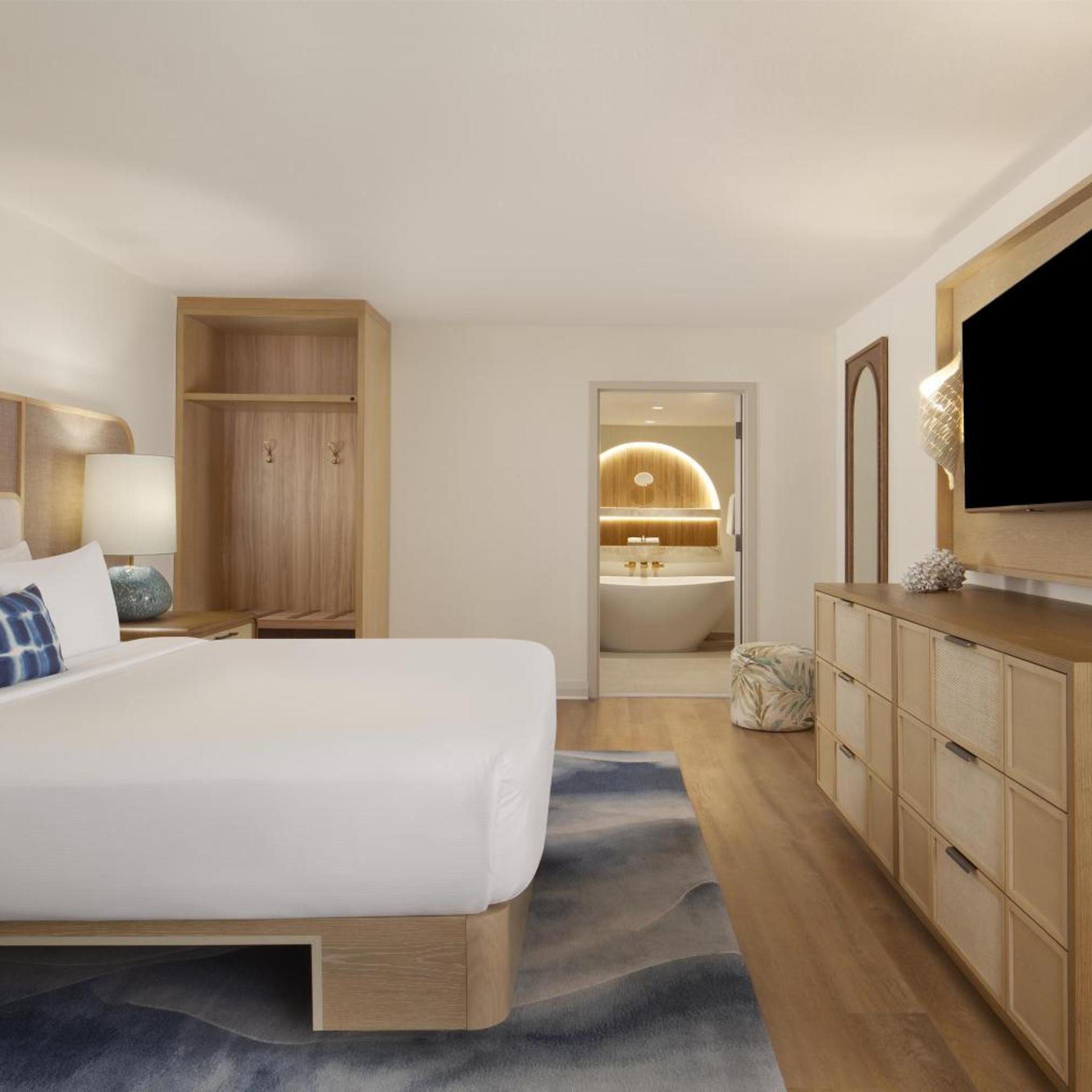 Palm, Suite, King Bed, Partial Water View