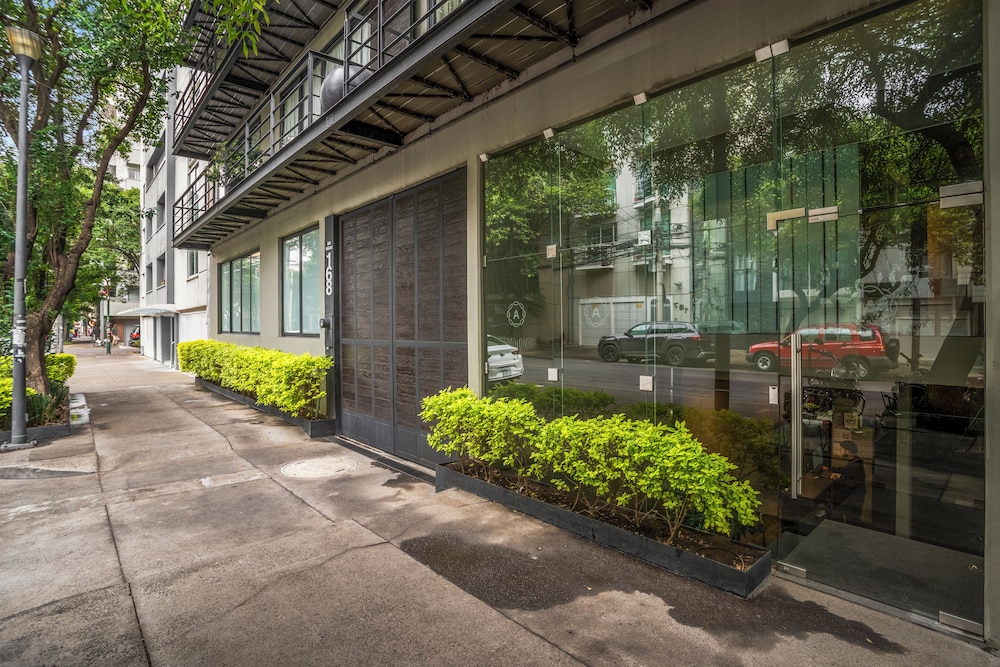 Armonik Suites 63/66