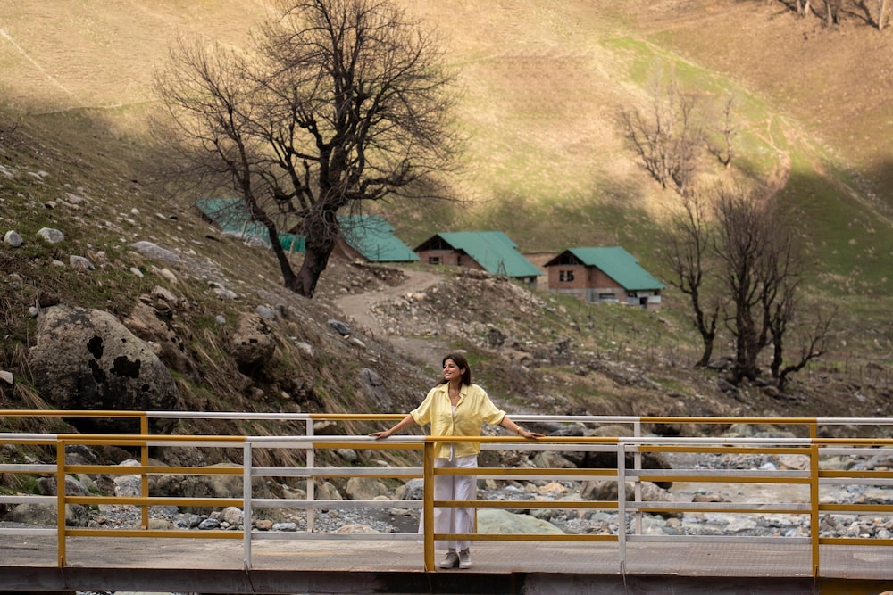Country Inn & Suites by Radisson, Sonamarg 36/50