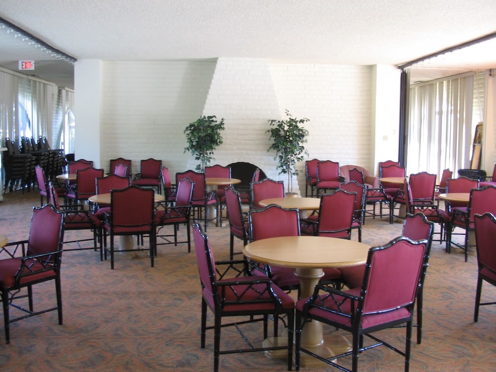 Heritage Inn Express Roseville 31/51