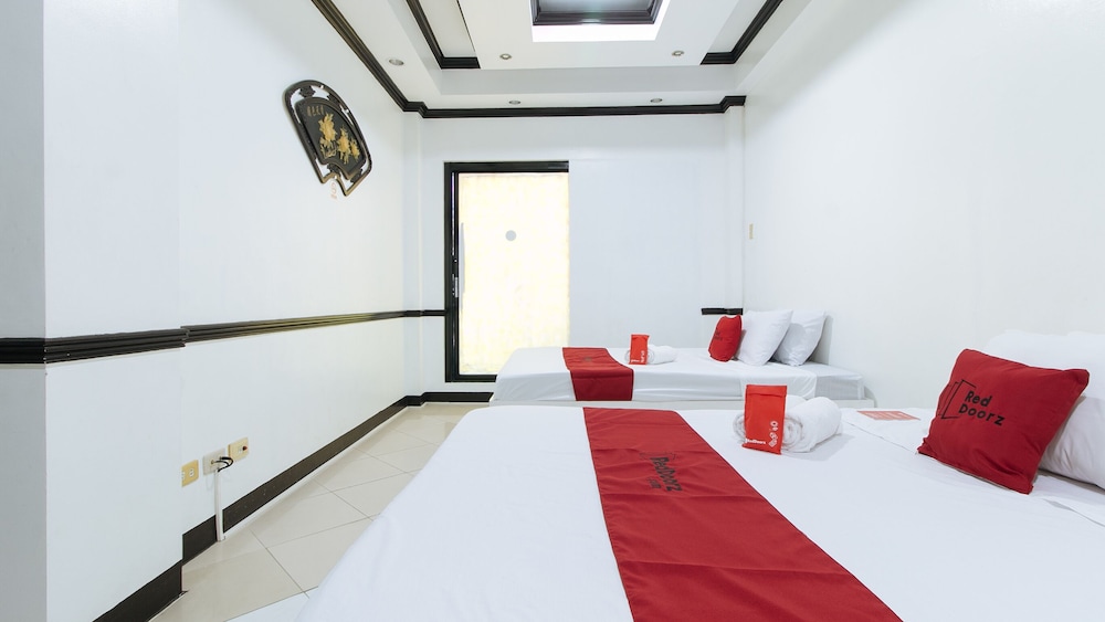 RedDoorz Plus @ Villa Gloria Taguig 4/21