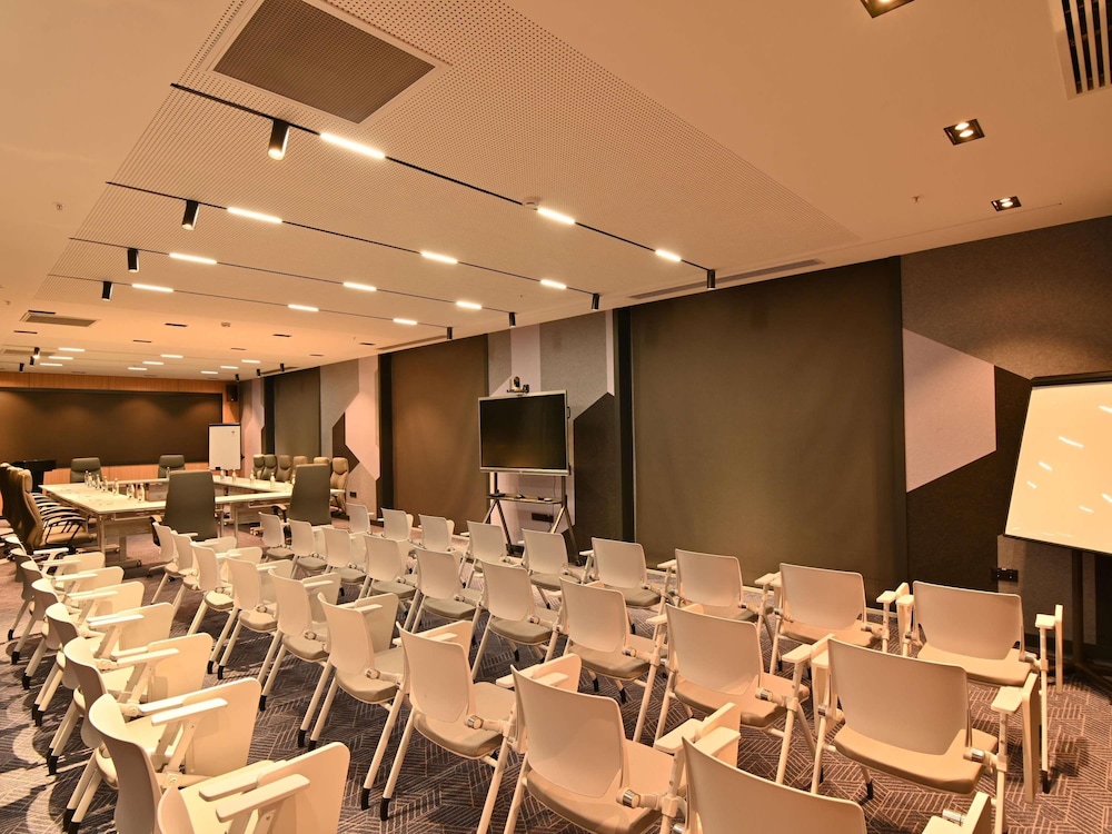Mercure Tashkent North 83/90
