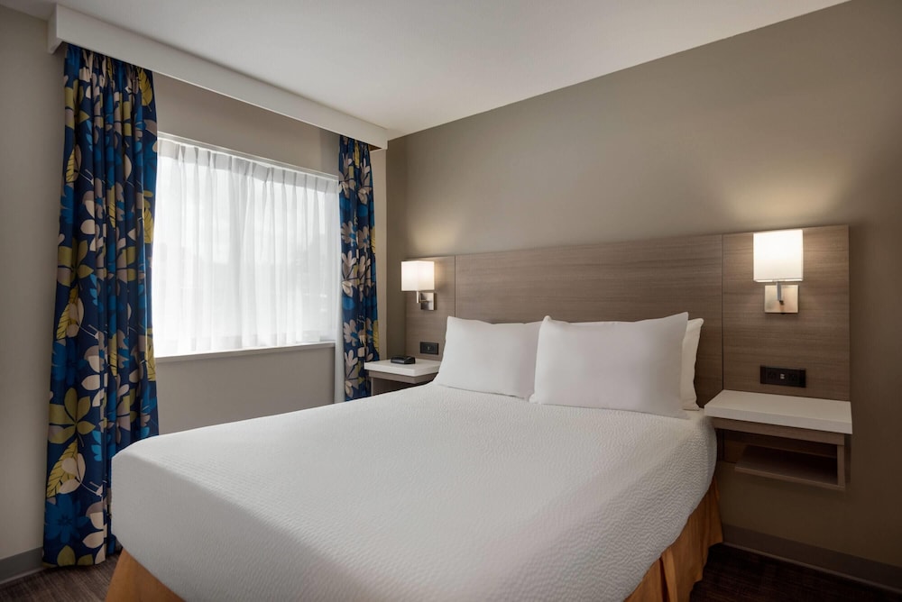 1 BEDROOM, SUITE, QUEEN BED