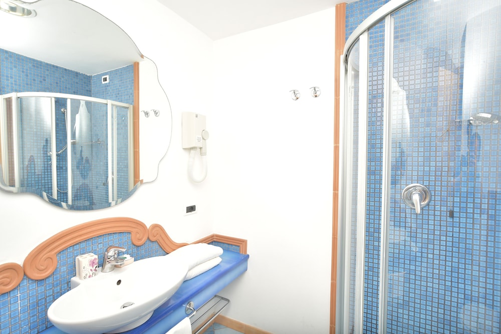 ALBERGO TERME ITALIA 67/70