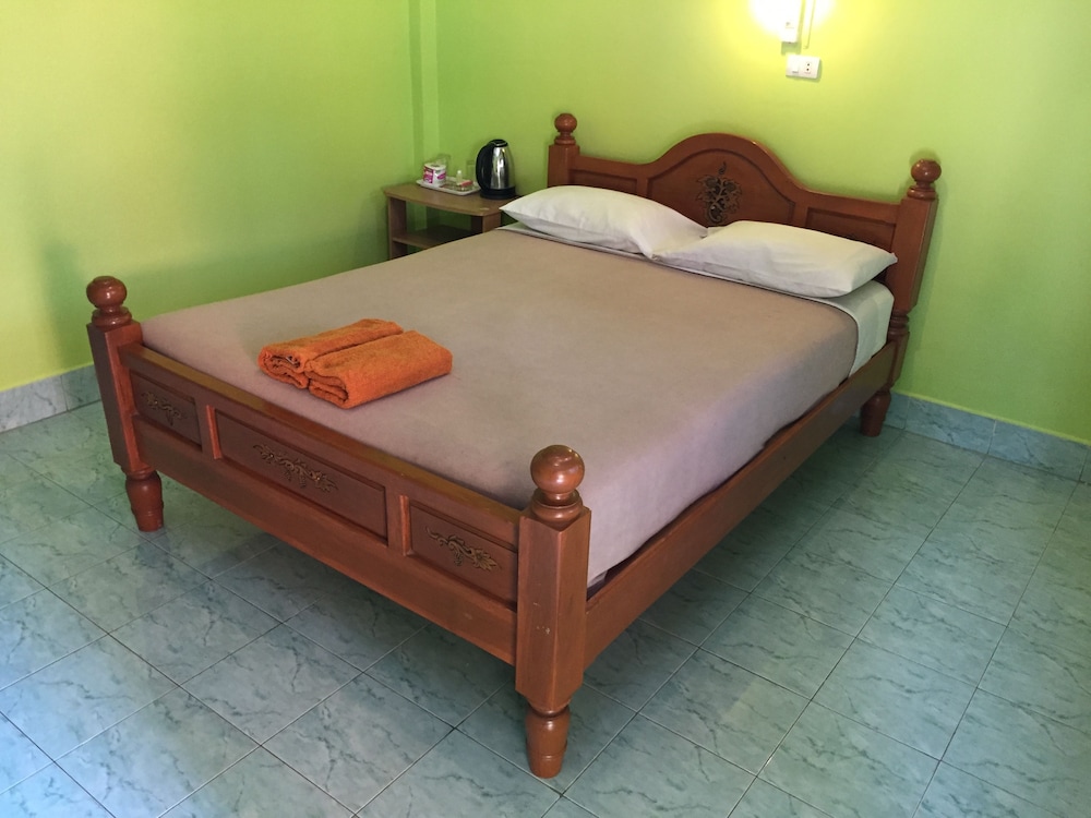 ROOM, DOUBLE BED