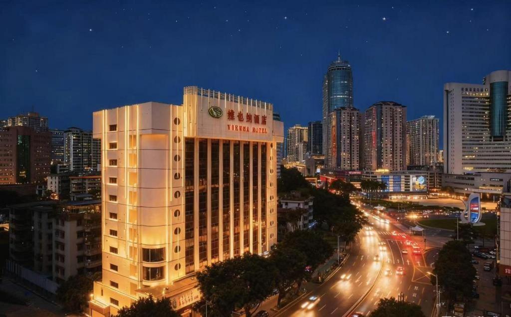 Vienna Hotel Huizhou (Huabianling Square Branch) 5/50