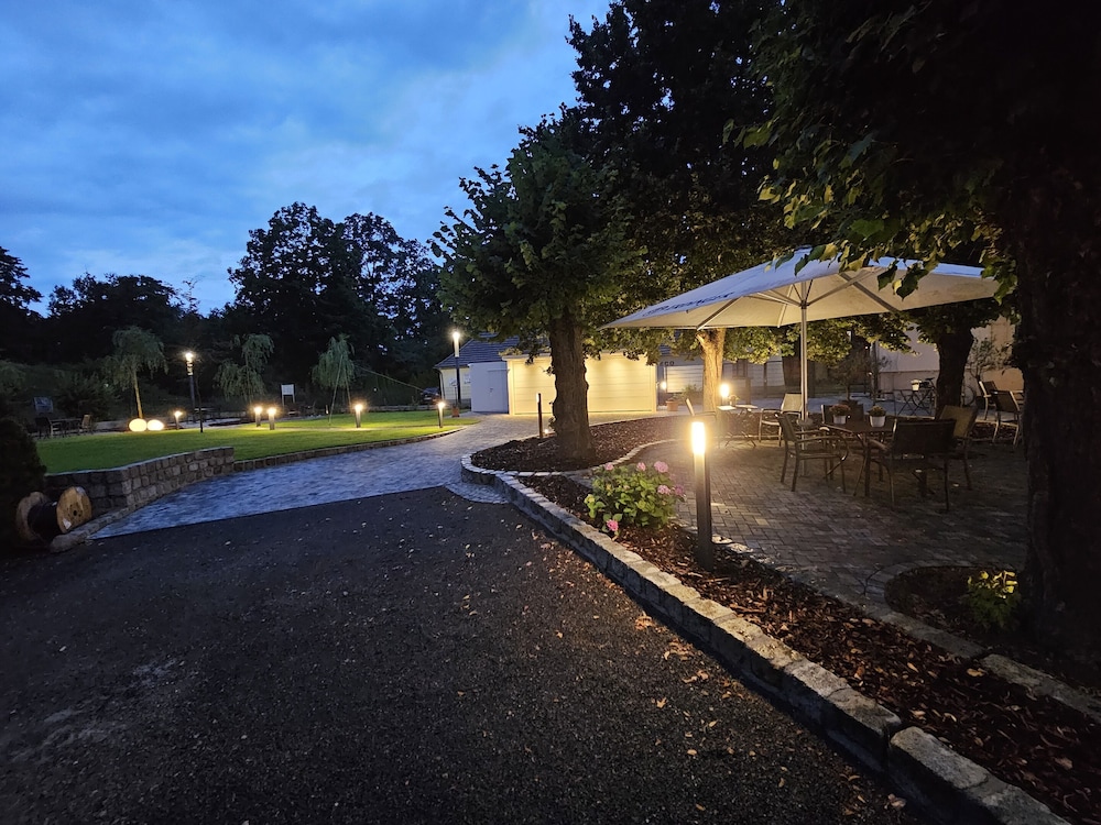 Parkhotel Senftenberg 52/60
