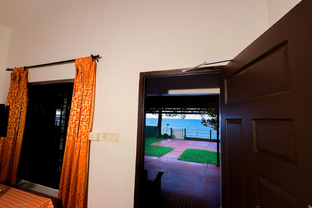 Illikkalam Lakeside Cottages 21/66