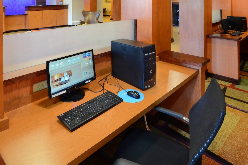 Fairfield Inn Suites By Marriott Roanoke Hollins I 81 25/26