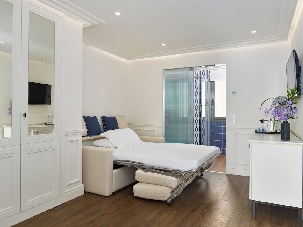 JUNIOR SUITE, DELUXE, FAMILY