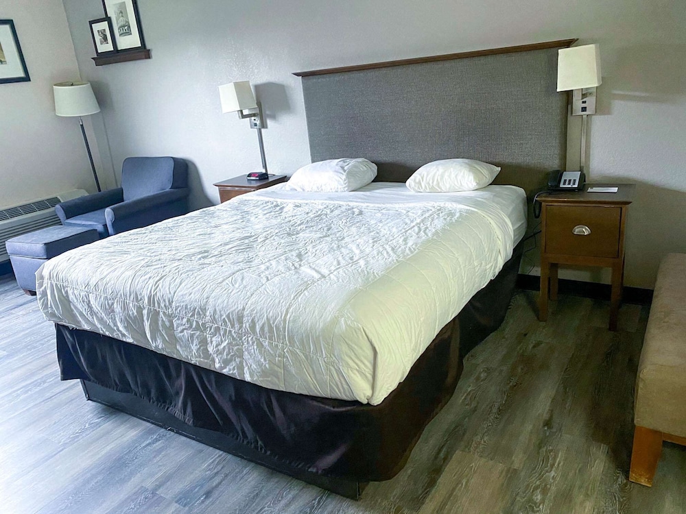 Motel6 Rochester, NY - Airport 7/27