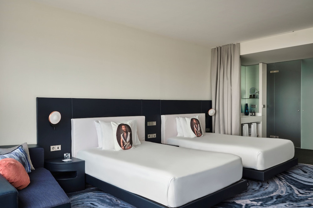Wonderful, Twin Beds, Marina View