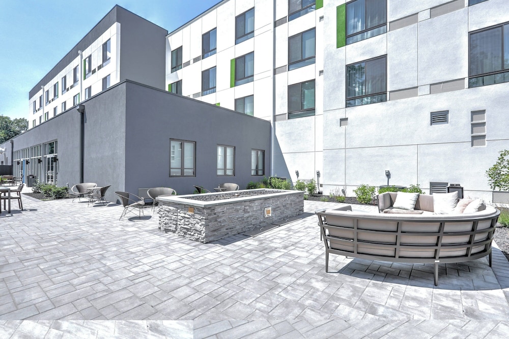 COURTYARD BY MARRIOTT DEPTFORD 33/34