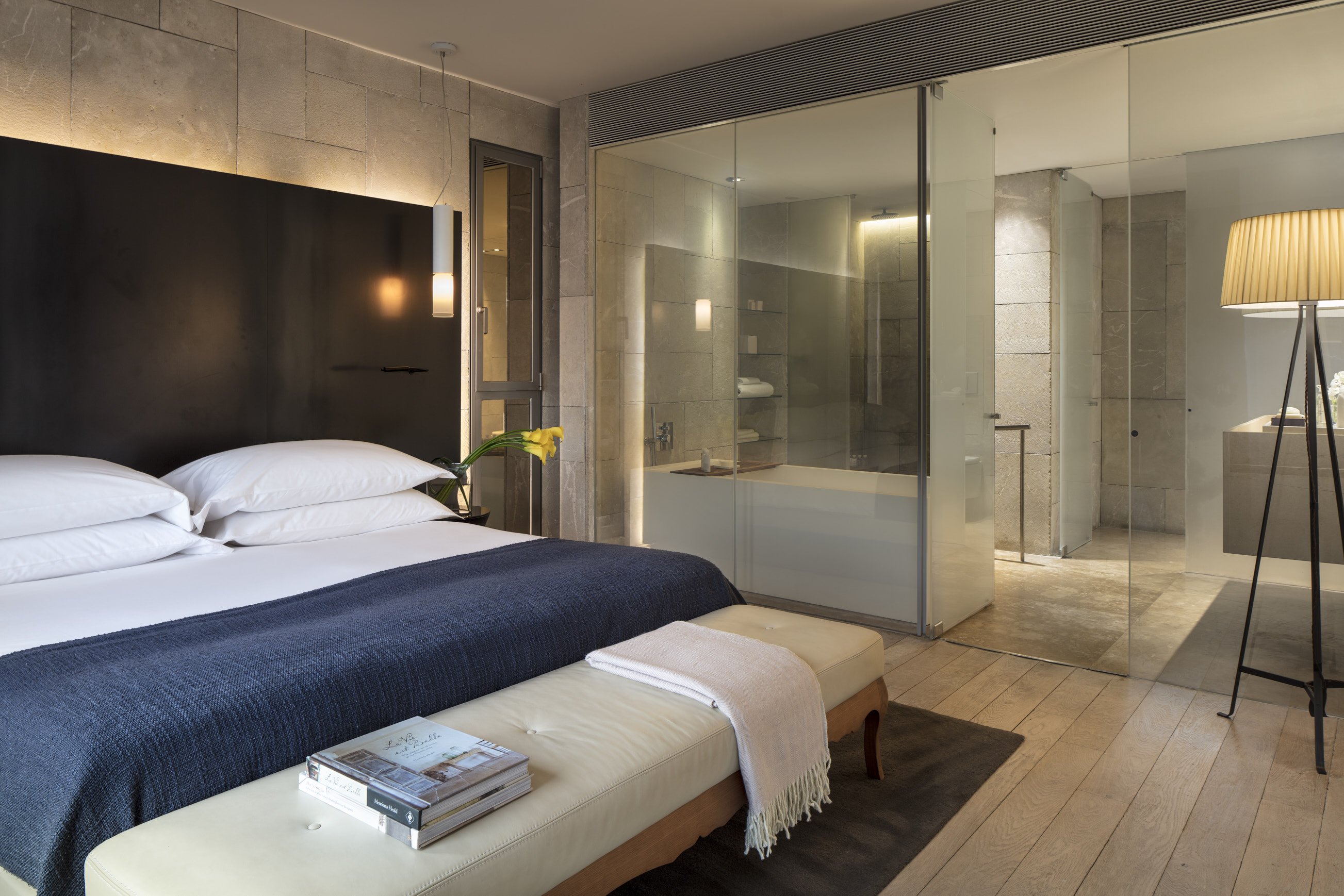 RESIDENCE, SUITE
