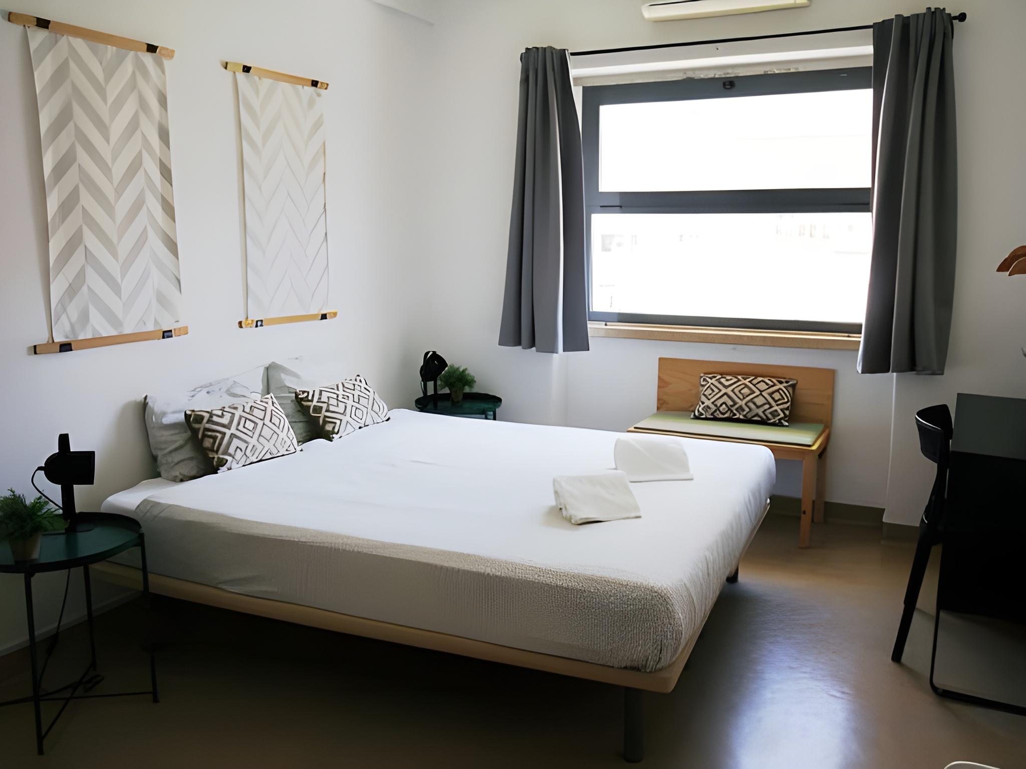 Room, No Balcony