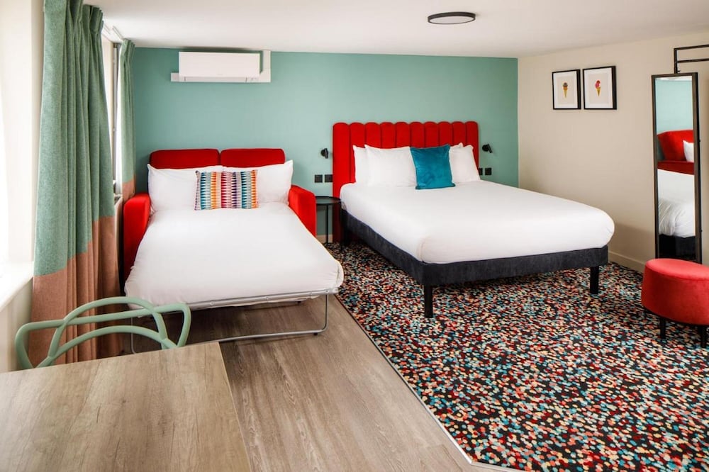 PLUS, SUPERIOR, DOUBLE BED, SOFA