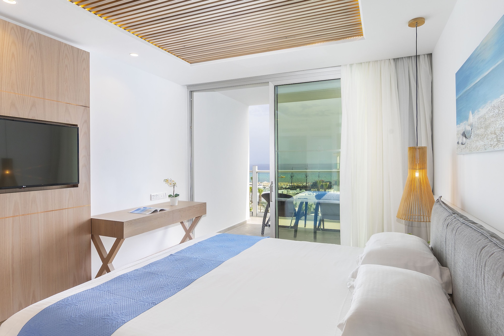 EXECUTIVE, SUITE