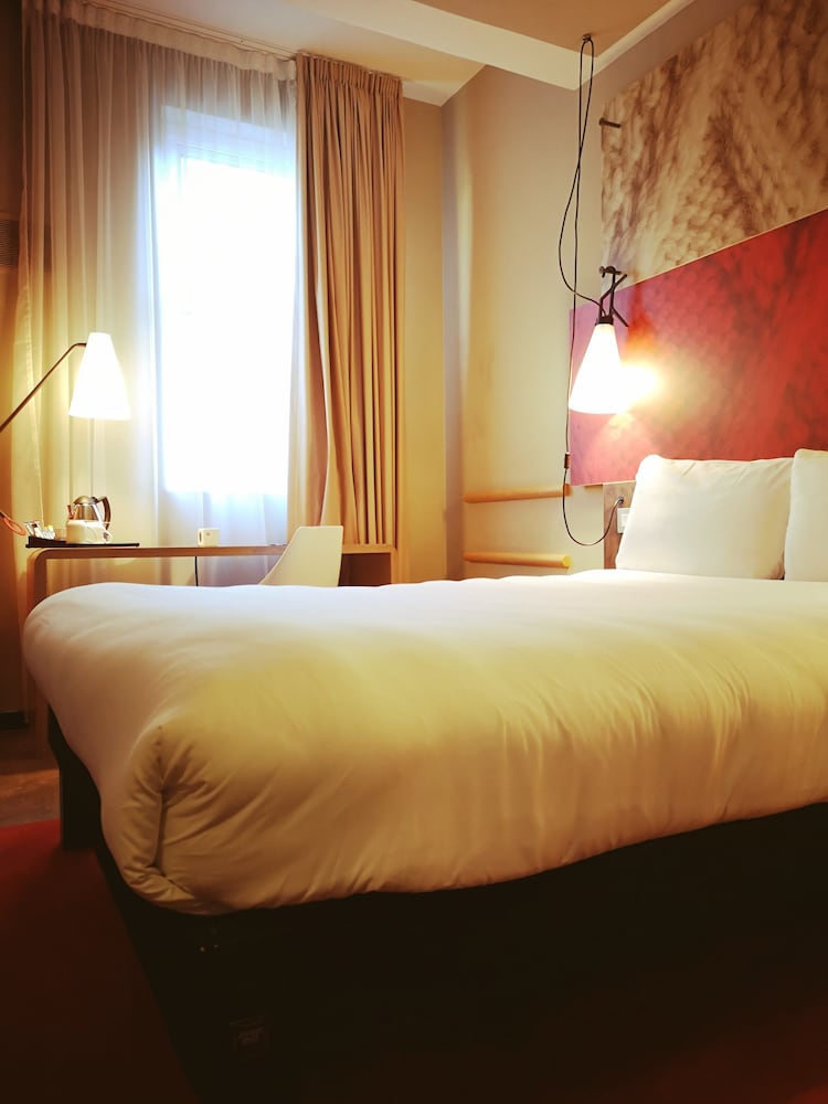 Ibis London Greenwich 18/73