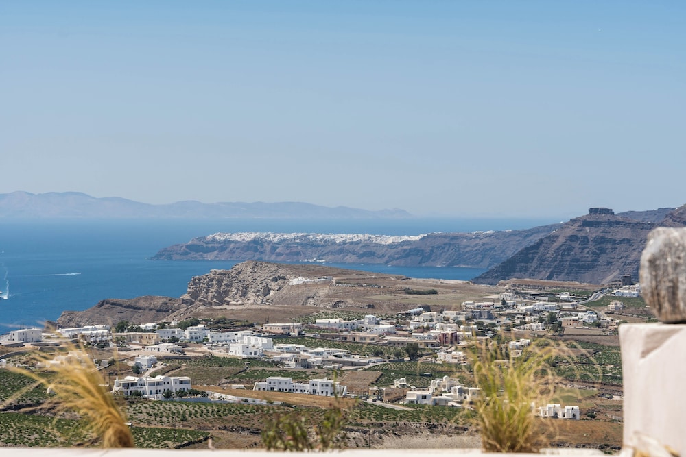 Pyrgos 1870 A Restored Winery 30/46