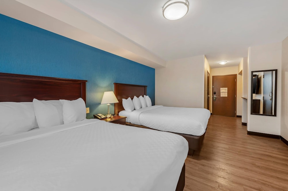 STANDARD, 2 QUEEN BEDS