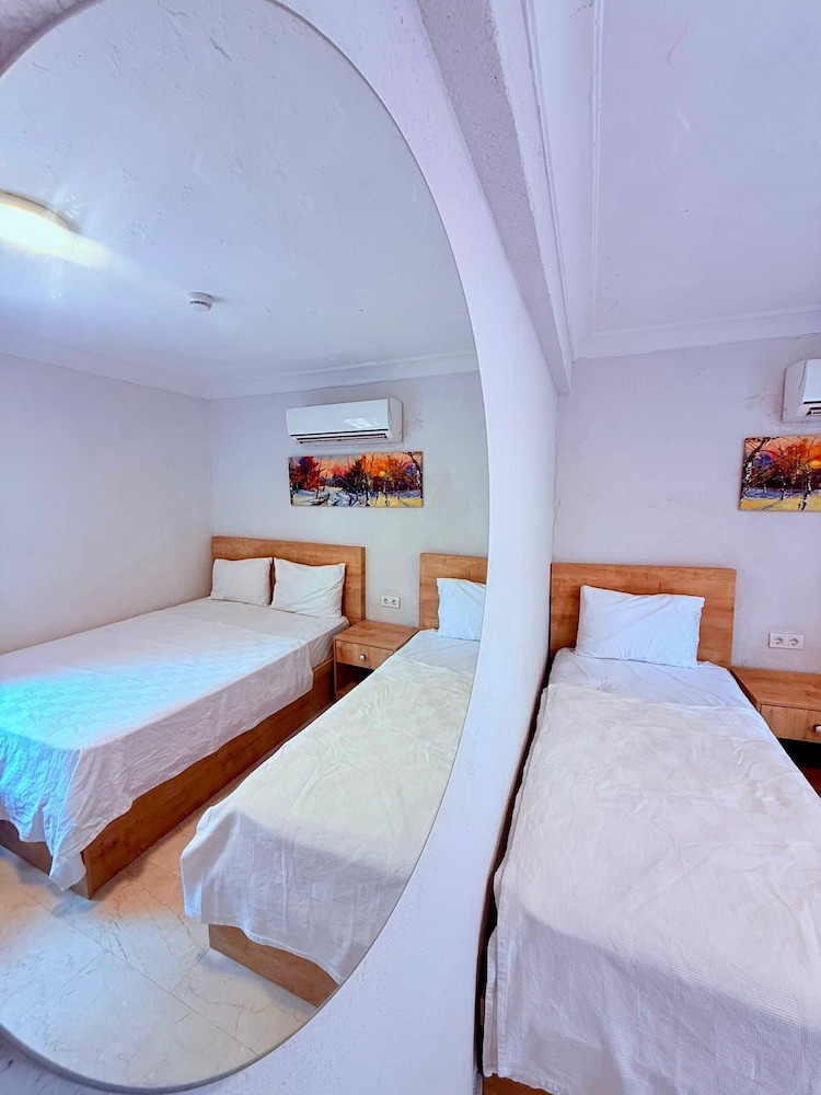 Ados Hotel 21/56