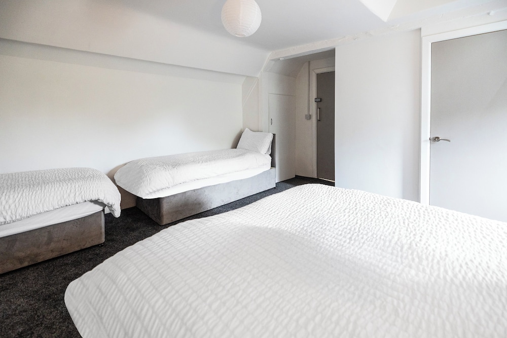 OYO A Better Night Hotel Limited 10/50