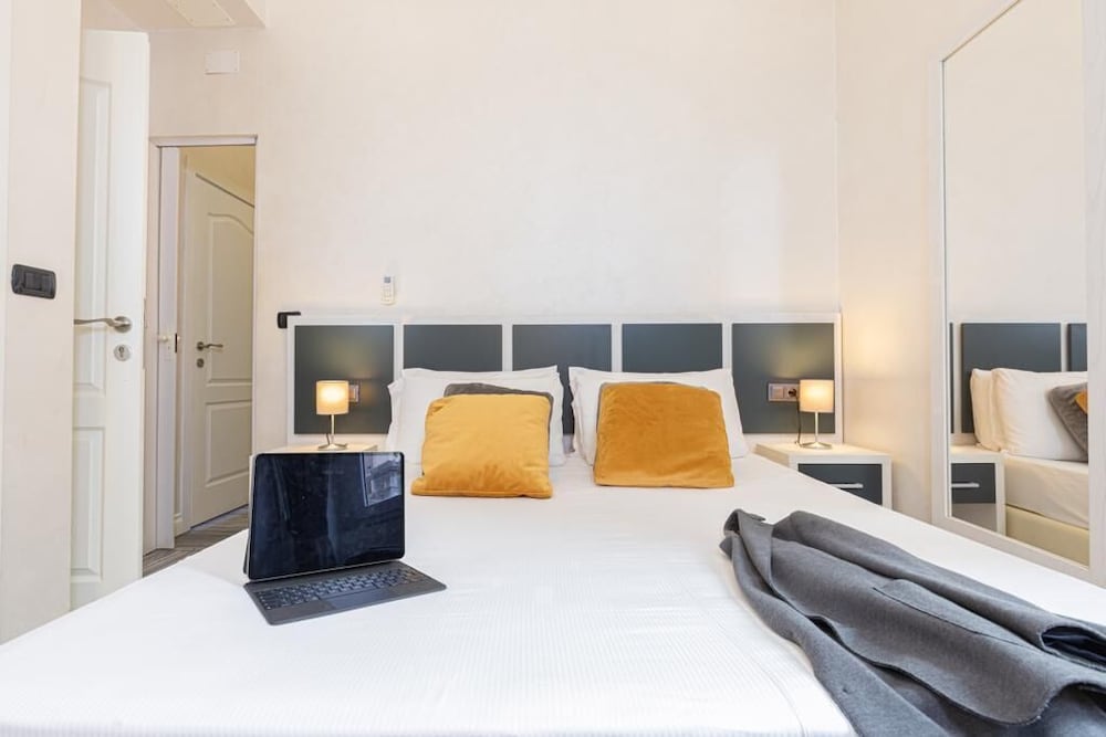 Spagna Boutique Luxury Suites 14/68