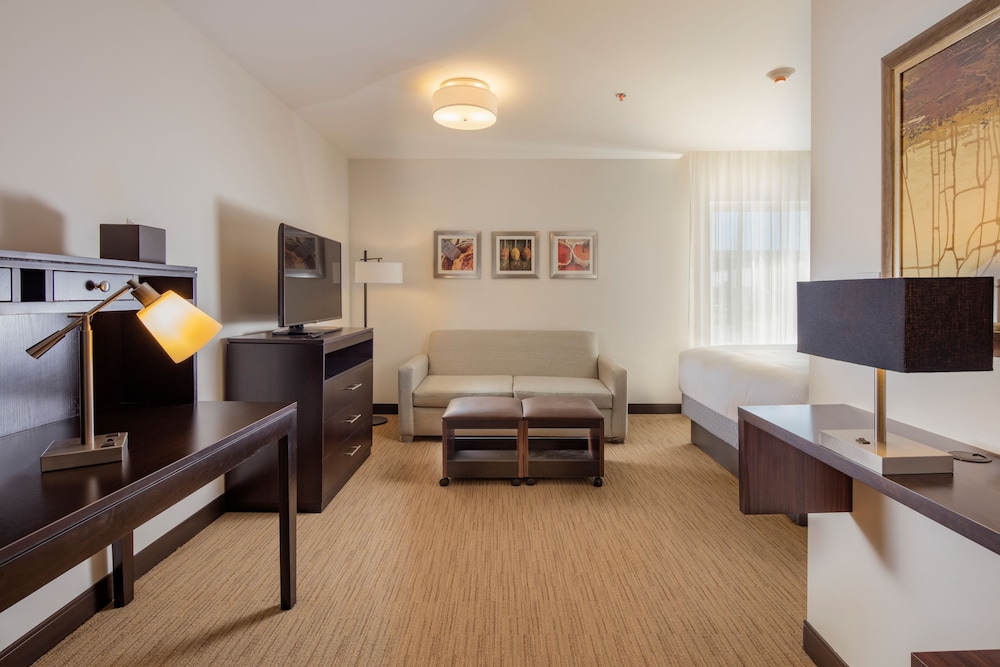Staybridge Suites Saltillo 33/68