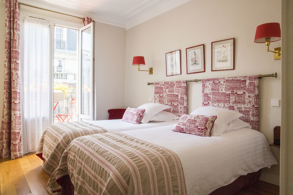 DELUXE, DOUBLE BED, BATHTUB
