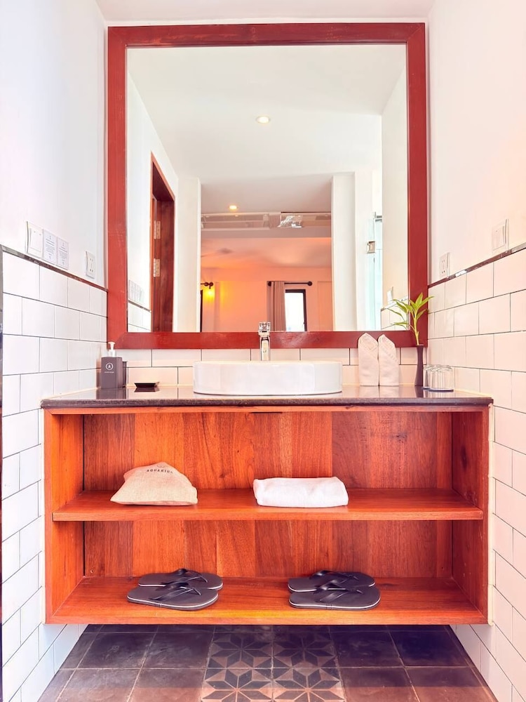 Aquarius Hotel Urban Resort Phnom Penh 10/66