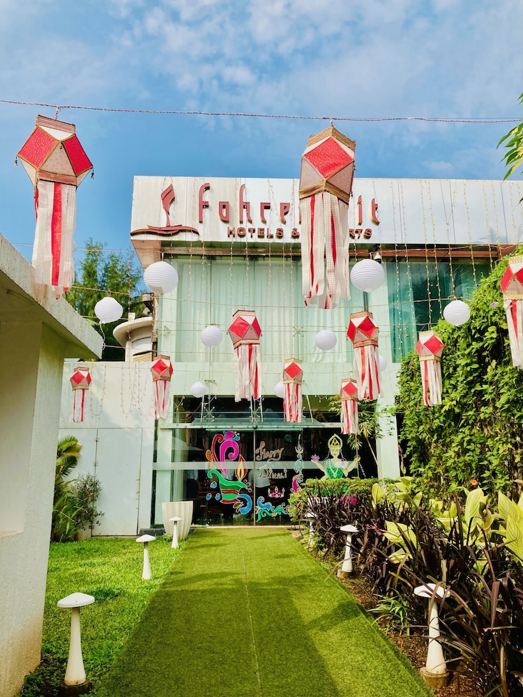 Fahrenheit Hotel 4/50