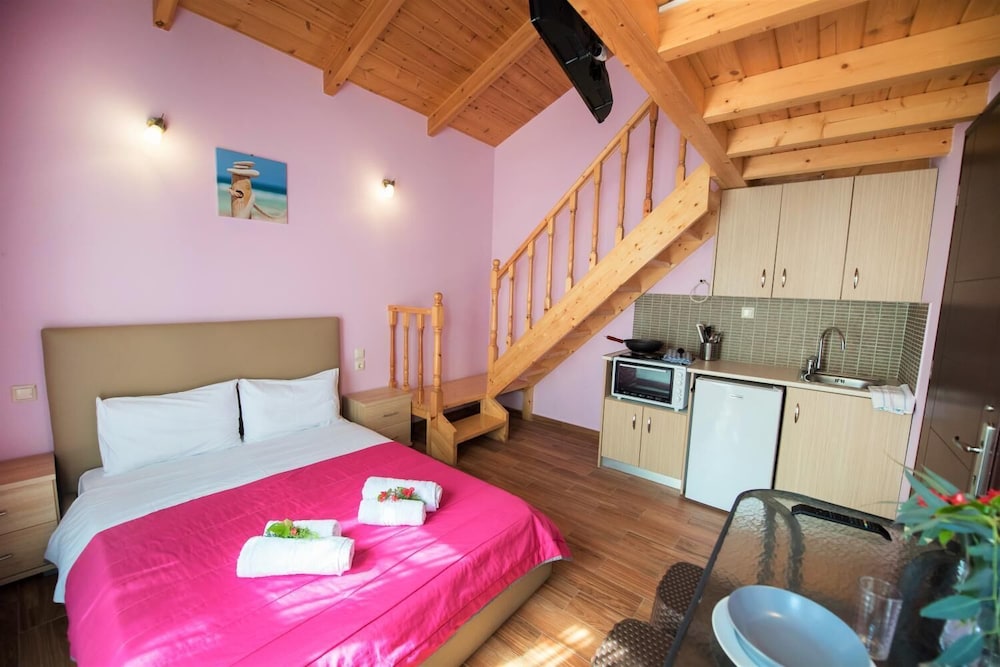 Argo Maisonettes Suites 3/28