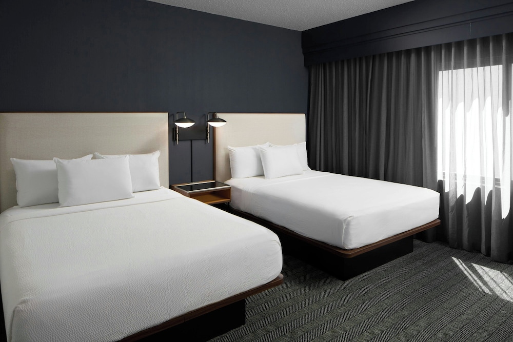 Suite, 2 Queen Beds, Sofa