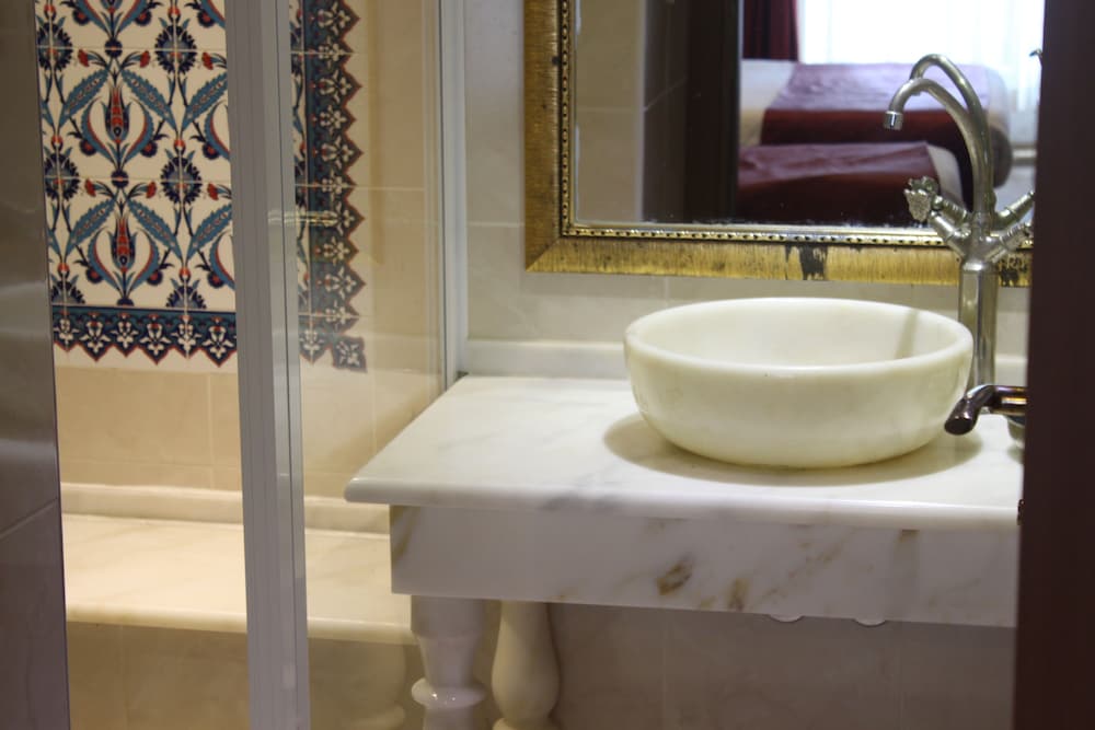 Marmara Deluxe Hotel 64/72