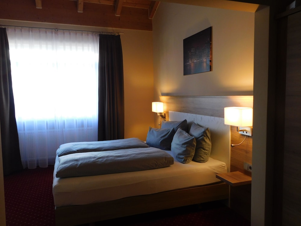 Hotel Konrad Poetzel Holzkirchen 9/50