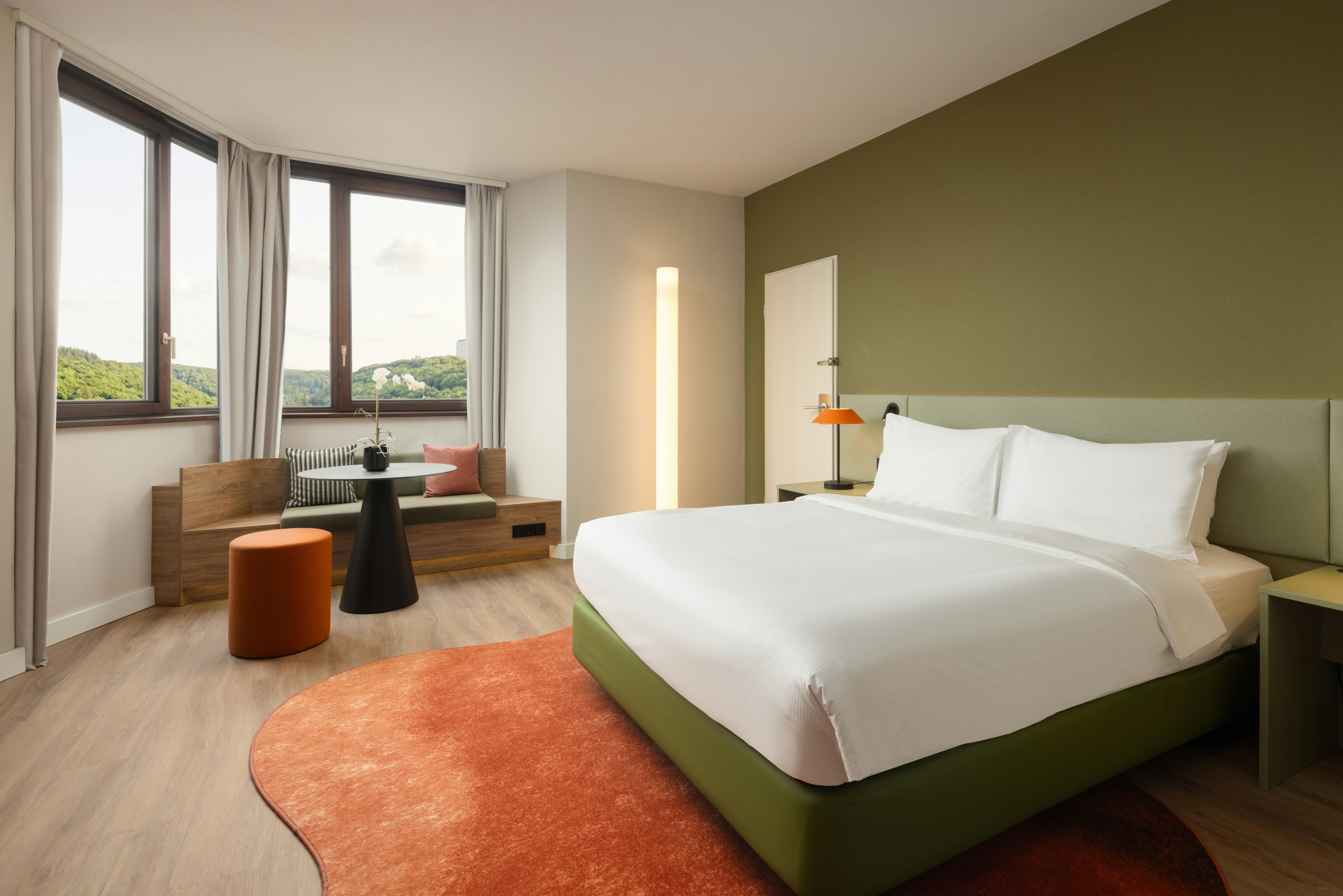 SUPERIOR, QUEEN BED