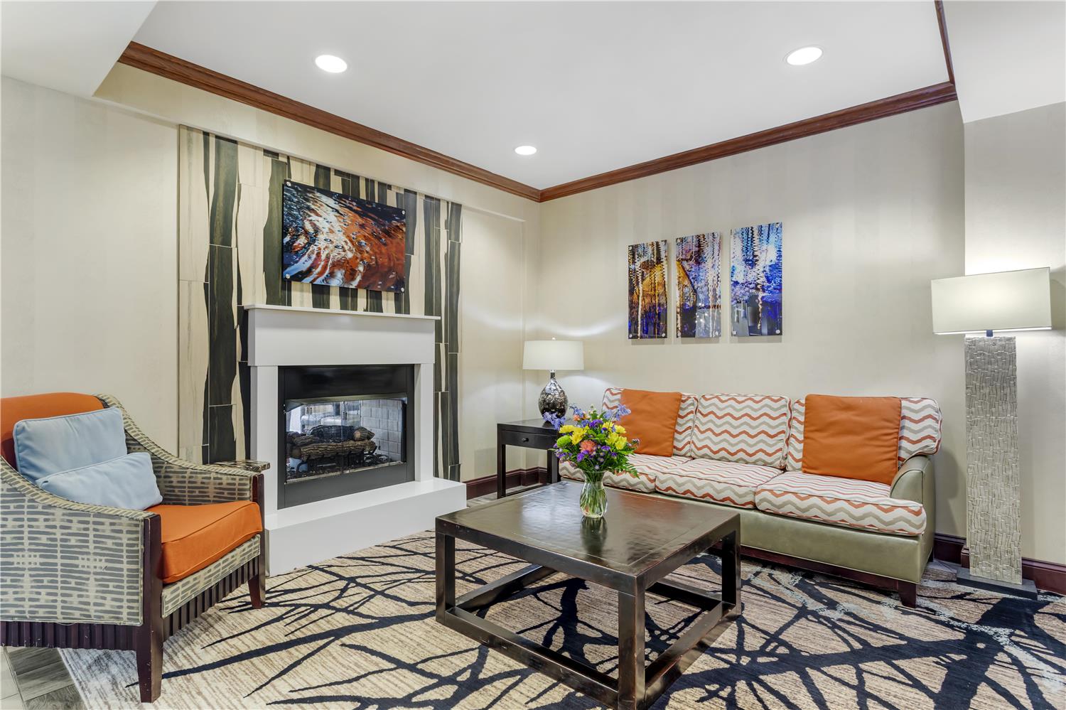 Best Western Plus River Escape Inn & Suites 8/25
