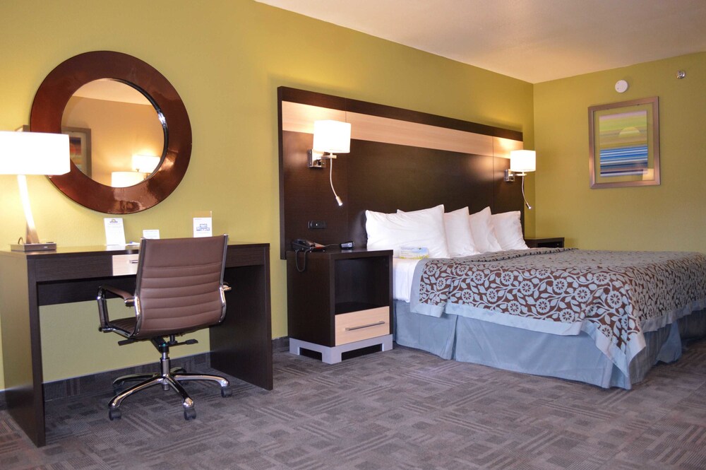 Days Inn By Wyndham Carlsbad Nm 25/65