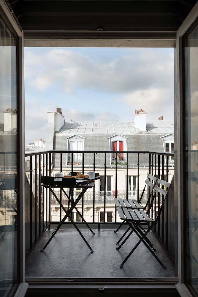 Hotel Saint-Louis Pigalle 45/64