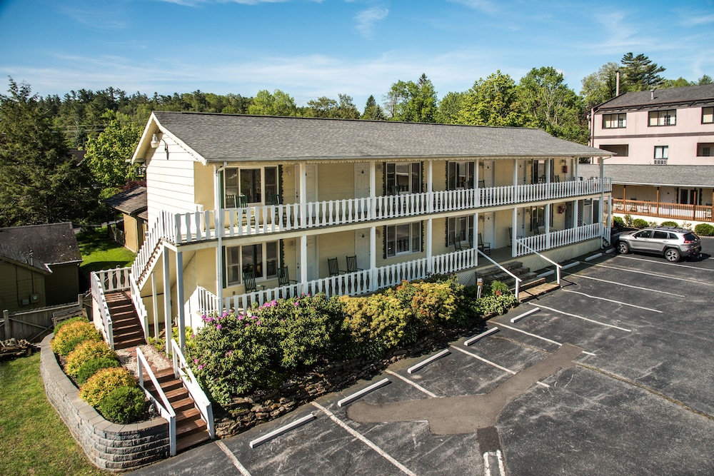 Boxwood Lodge Blowing Rock near Boone-University 61/76