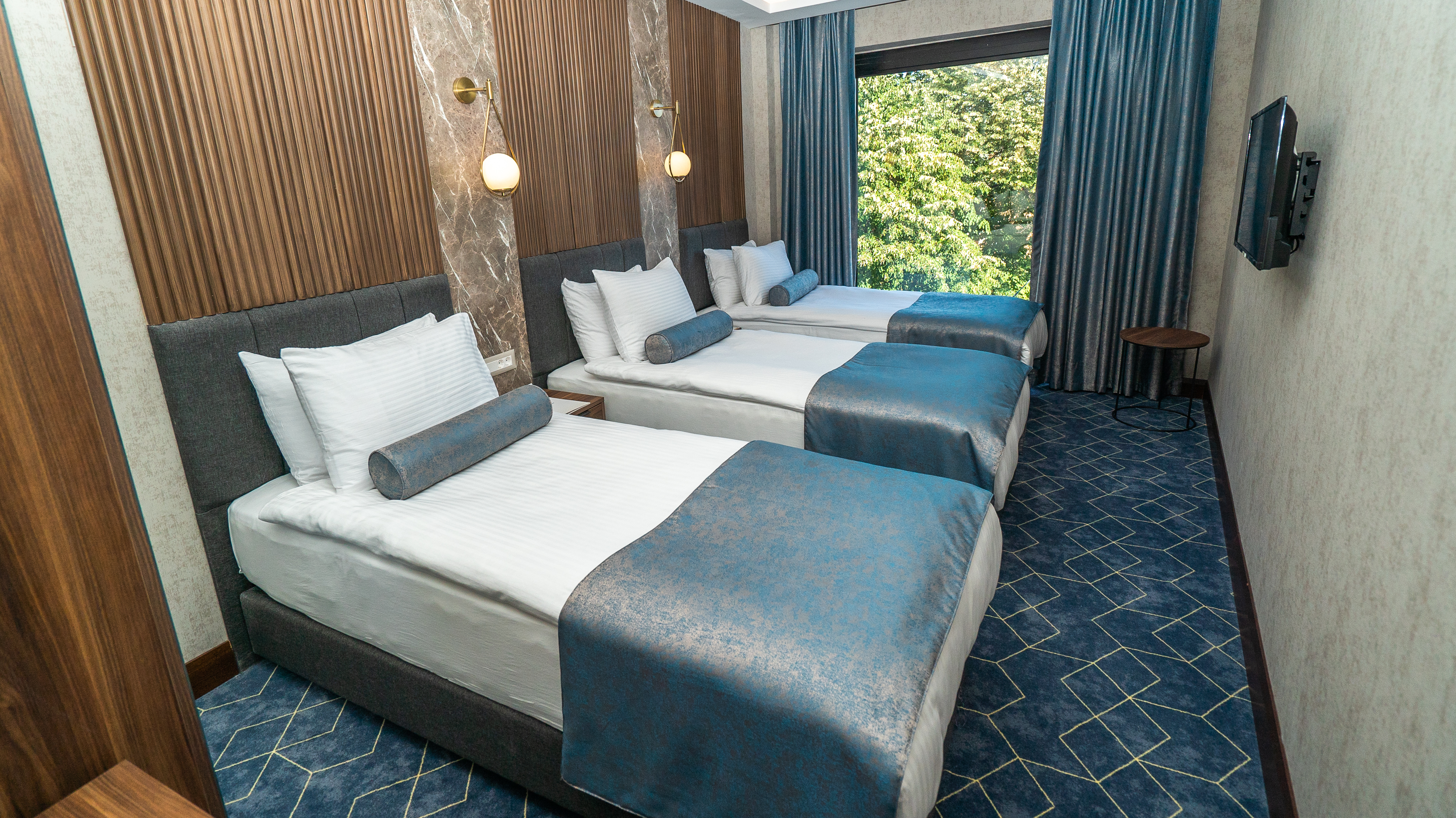 TRIPLE ROOM-City View