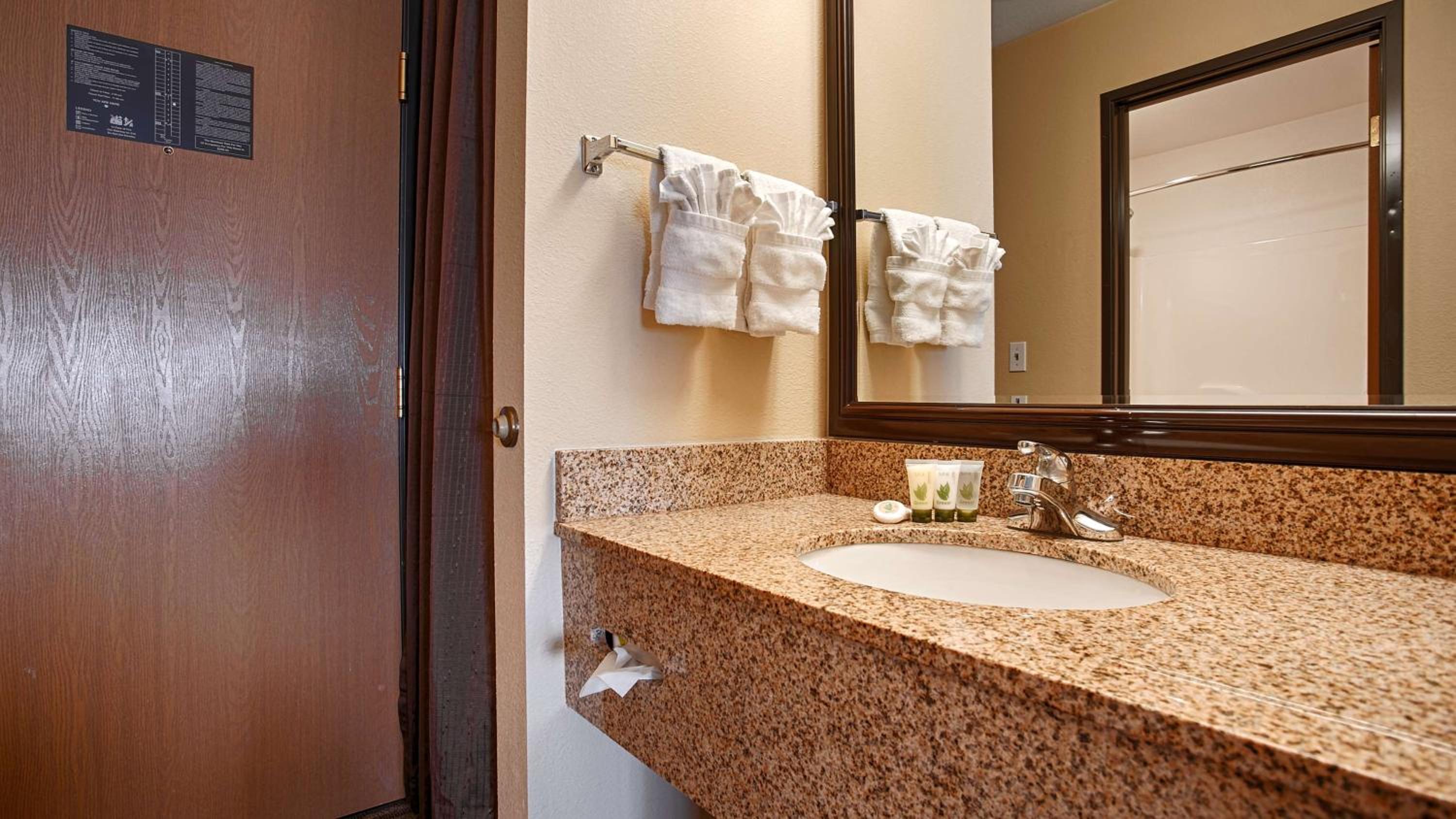 جناح بسرير كينج مع أريكة