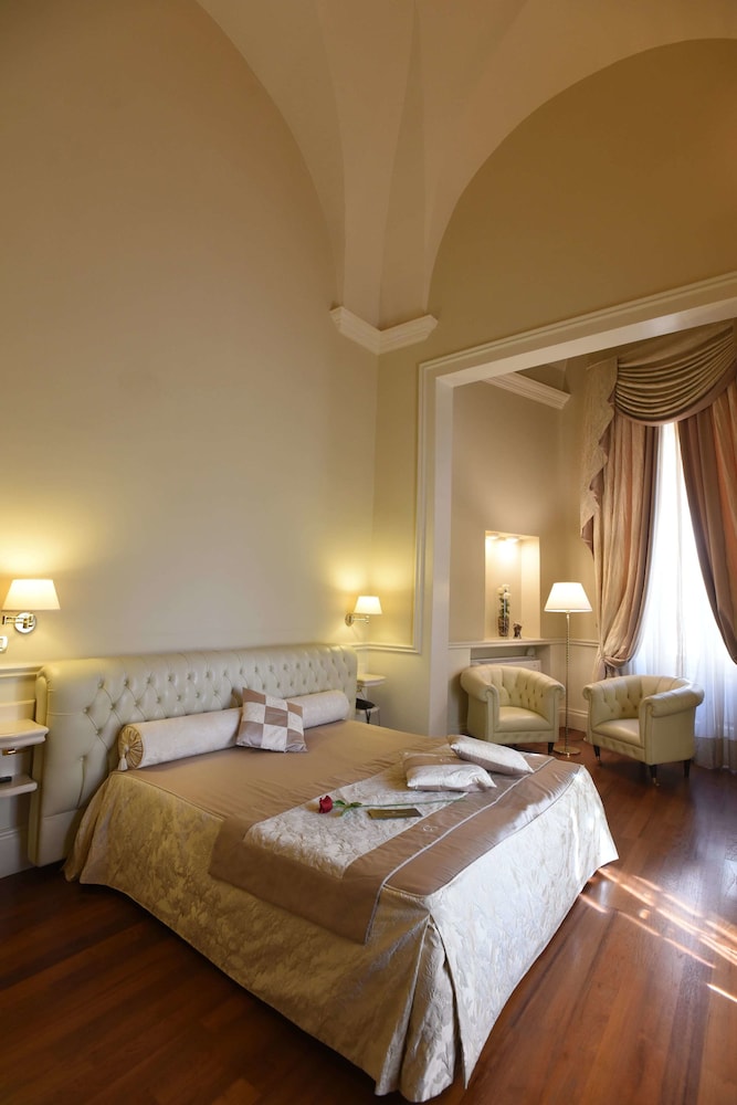 Suite Hotel Santa Chiara 11/50