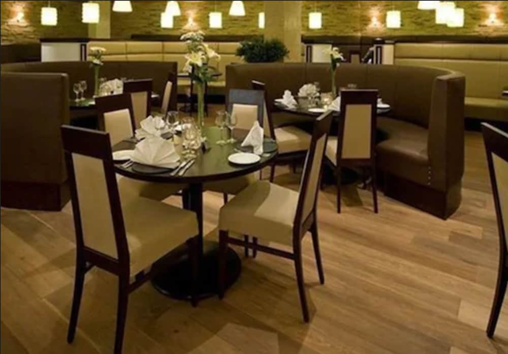 Bracken Court Hotel 39/60