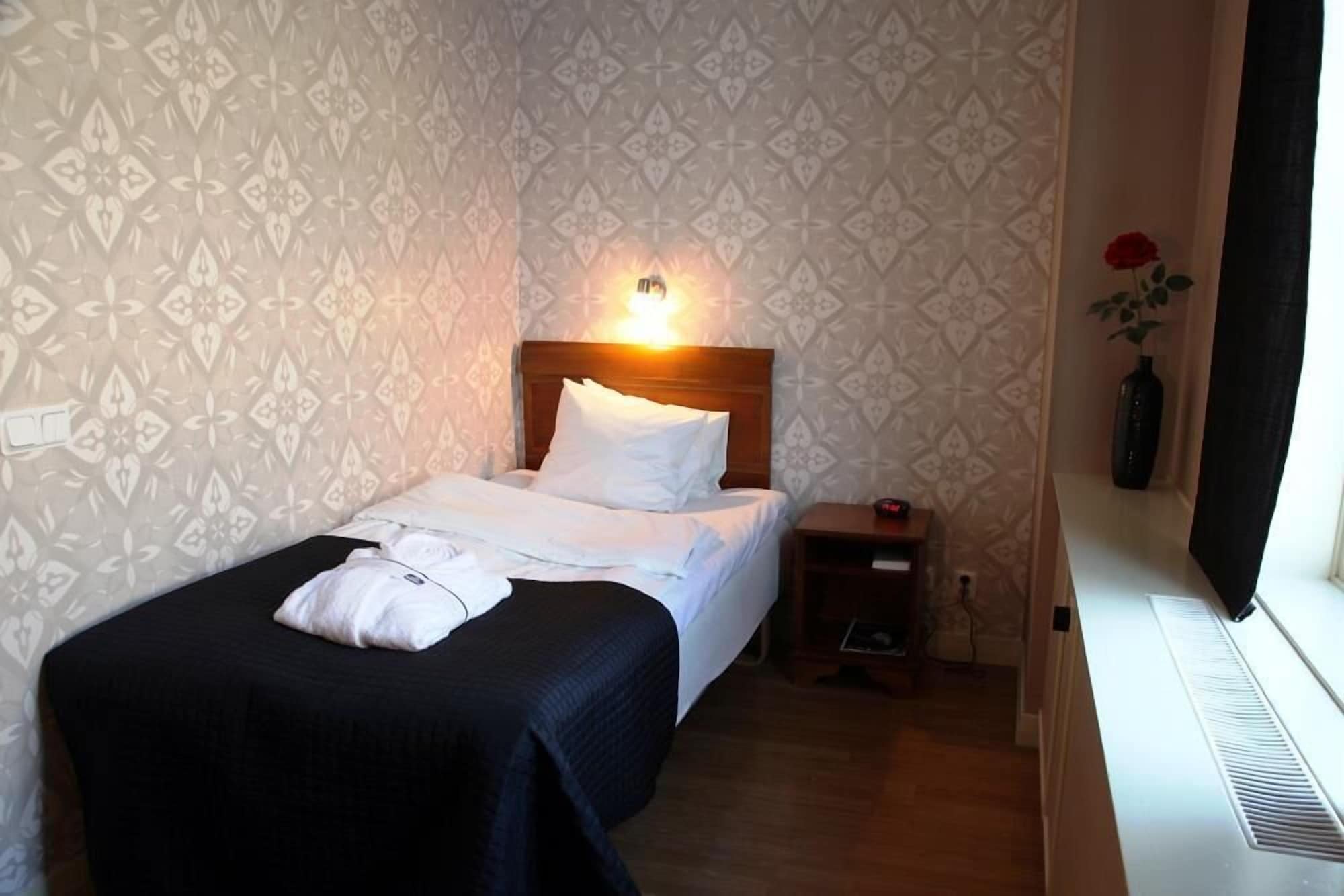 Standard, Single Bed, No Window