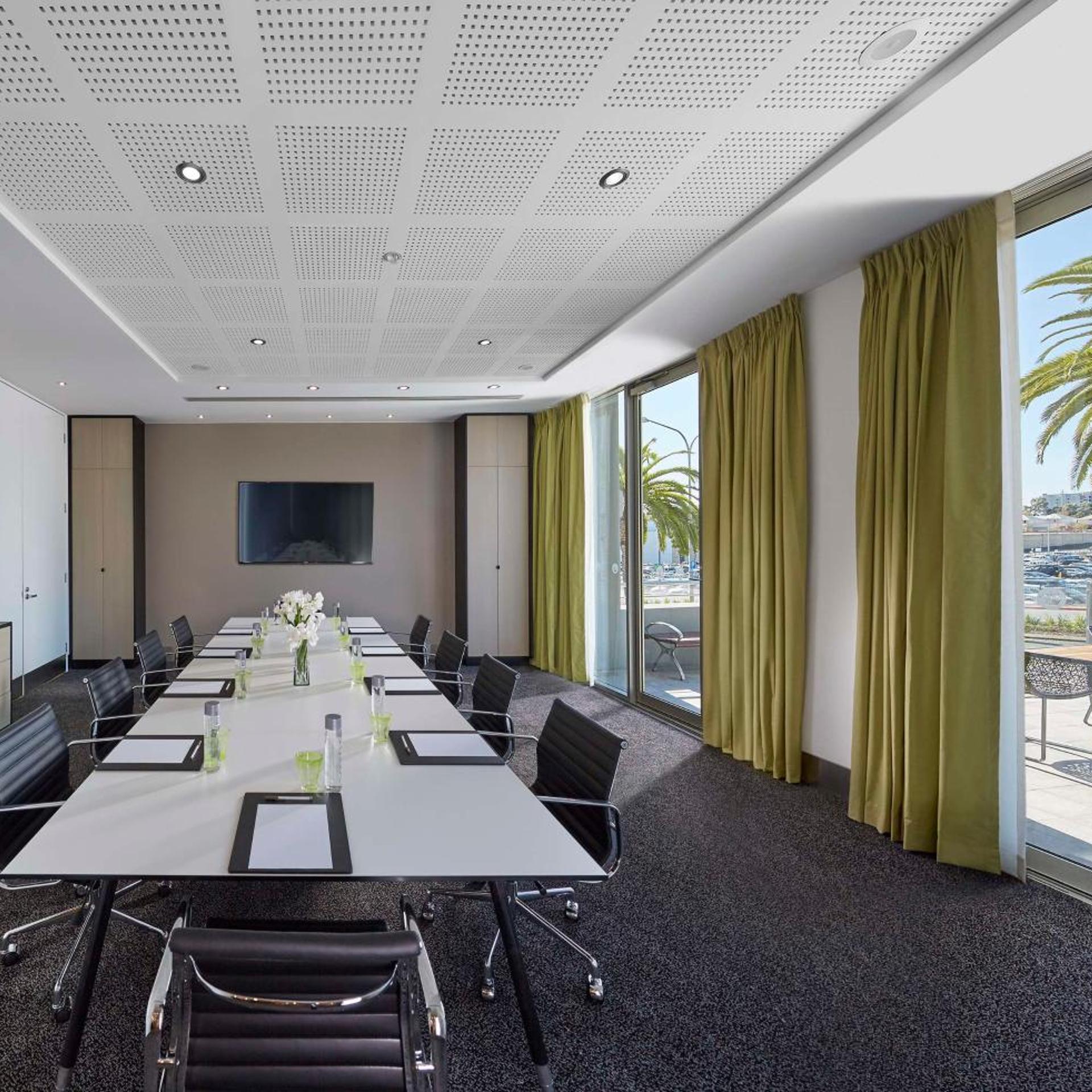 CROWN PROMENADE PERTH 48/55